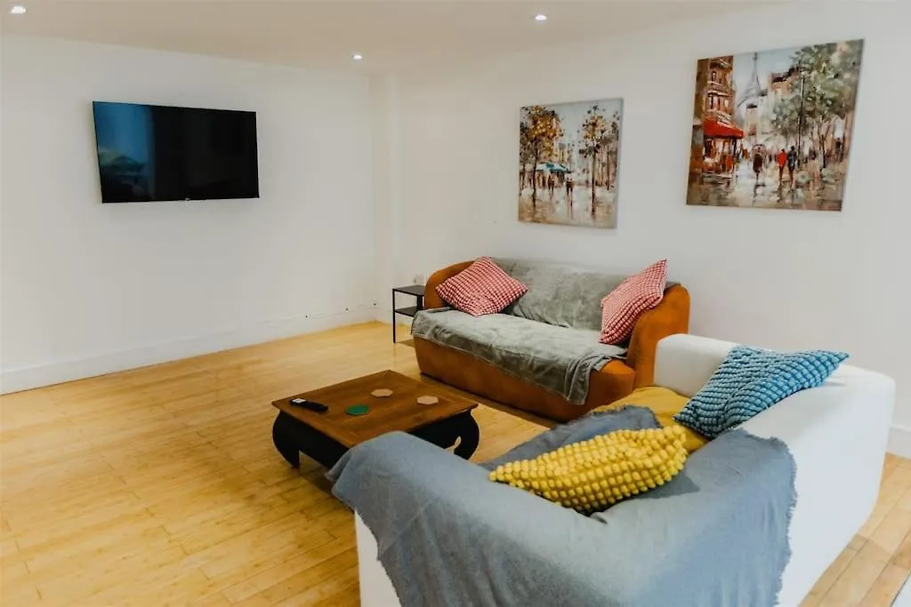 דירות קינגסטון אפון הול Platform Avenues 5 Bed House With Free Street Parking בריטניה
