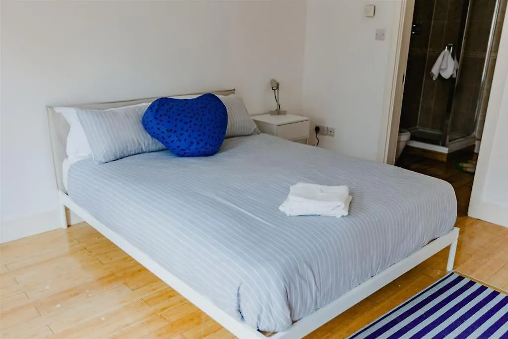 דירות קינגסטון אפון הול Platform Avenues 5 Bed House With Free Street Parking 0*,  בריטניה
