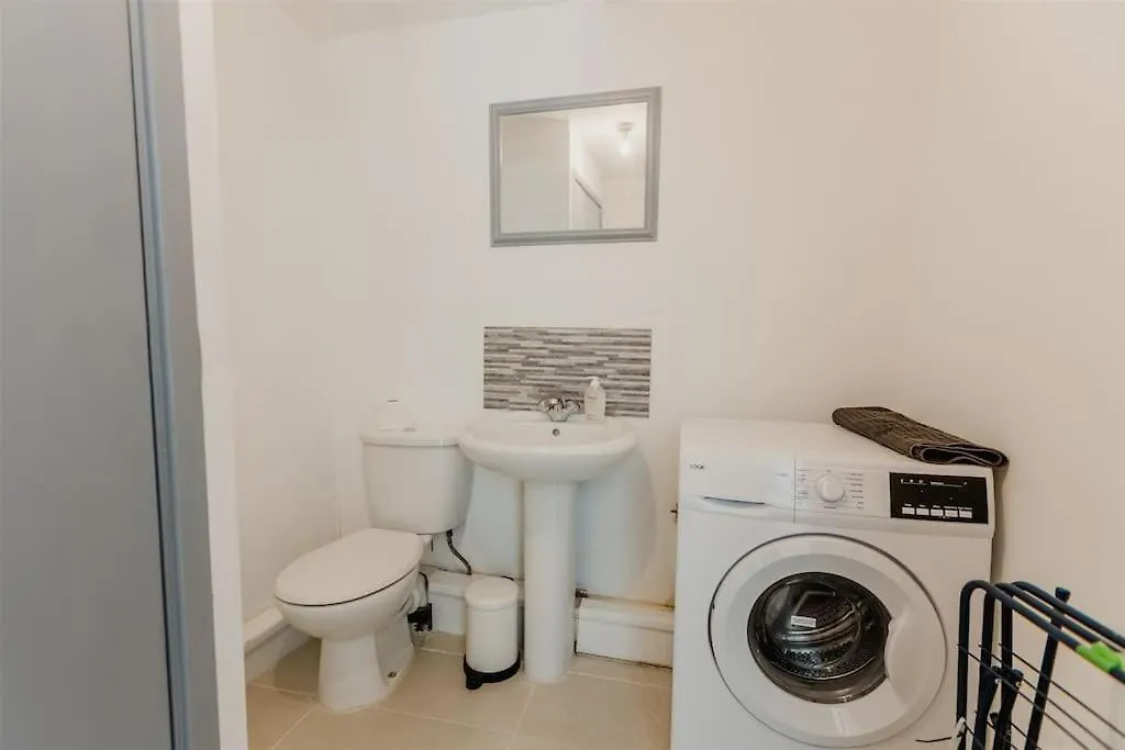 דירות קינגסטון אפון הול Platform Avenues 5 Bed House With Free Street Parking
