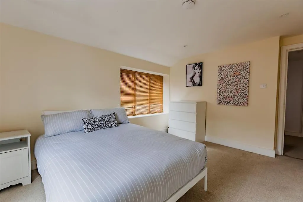 דירות קינגסטון אפון הול Platform Avenues 5 Bed House With Free Street Parking