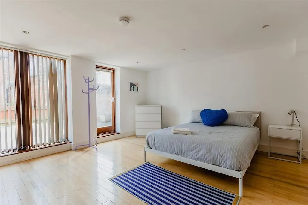 דירות קינגסטון אפון הול Platform Avenues 5 Bed House With Free Street Parking בריטניה