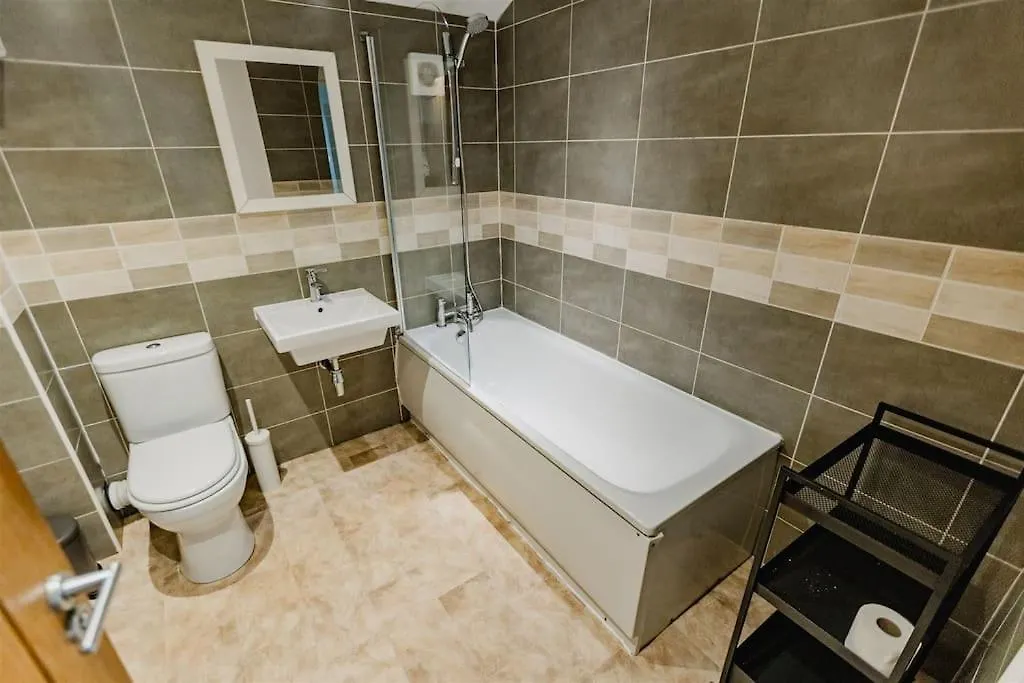 דירות קינגסטון אפון הול Platform Avenues 5 Bed House With Free Street Parking