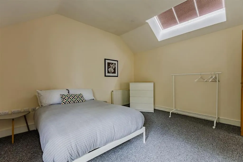 דירות קינגסטון אפון הול Platform Avenues 5 Bed House With Free Street Parking 0*,  בריטניה