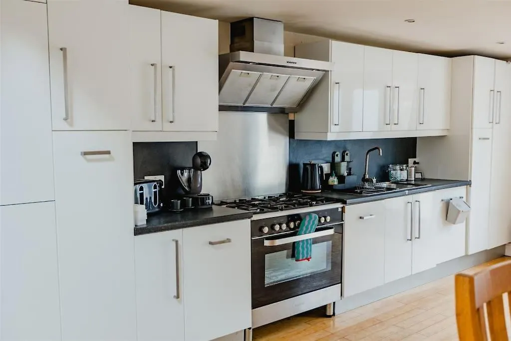 דירות קינגסטון אפון הול Platform Avenues 5 Bed House With Free Street Parking