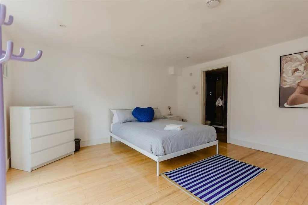דירות קינגסטון אפון הול Platform Avenues 5 Bed House With Free Street Parking