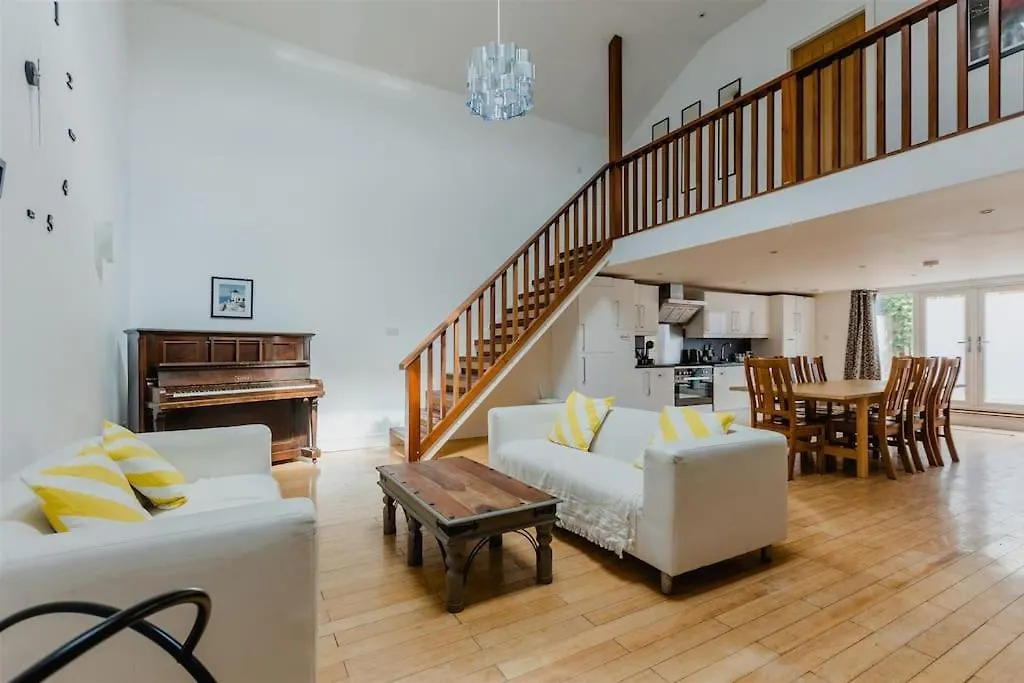 דירות קינגסטון אפון הול Platform Avenues 5 Bed House With Free Street Parking בריטניה