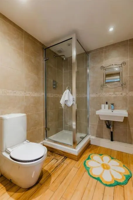 Platform Avenues 5 Bed House With Free Street Parking Διαμέρισμα Kingston upon Hull 0*,  Ηνωμένο Βασίλειο